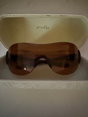 OAKLEY 009123-04 WOMEN'S MISS CONDUCT AMETHYST FRAME G40 BLACK GRADIENT LENS